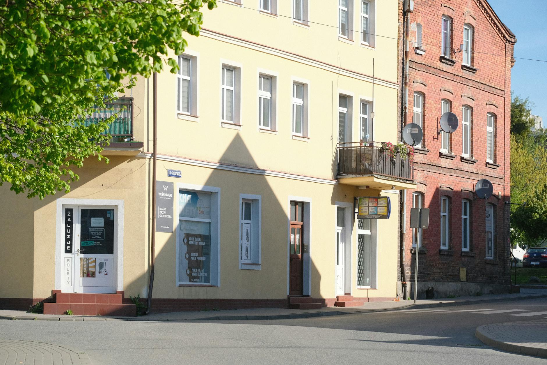 Grafika symbolizująca giełdę pracy w Kaliszu, z hasłem 'Praca szuka człowieka'